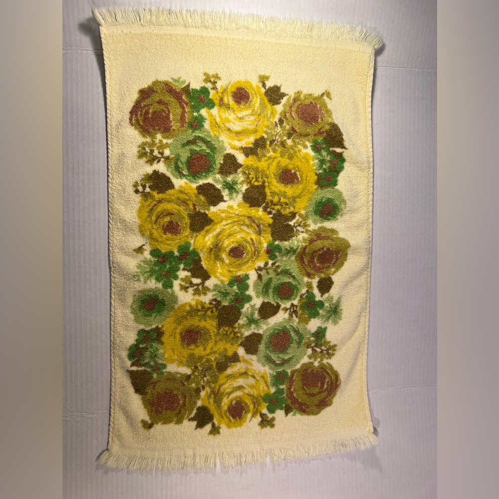 Vintage 1970s Floral Hand Towel